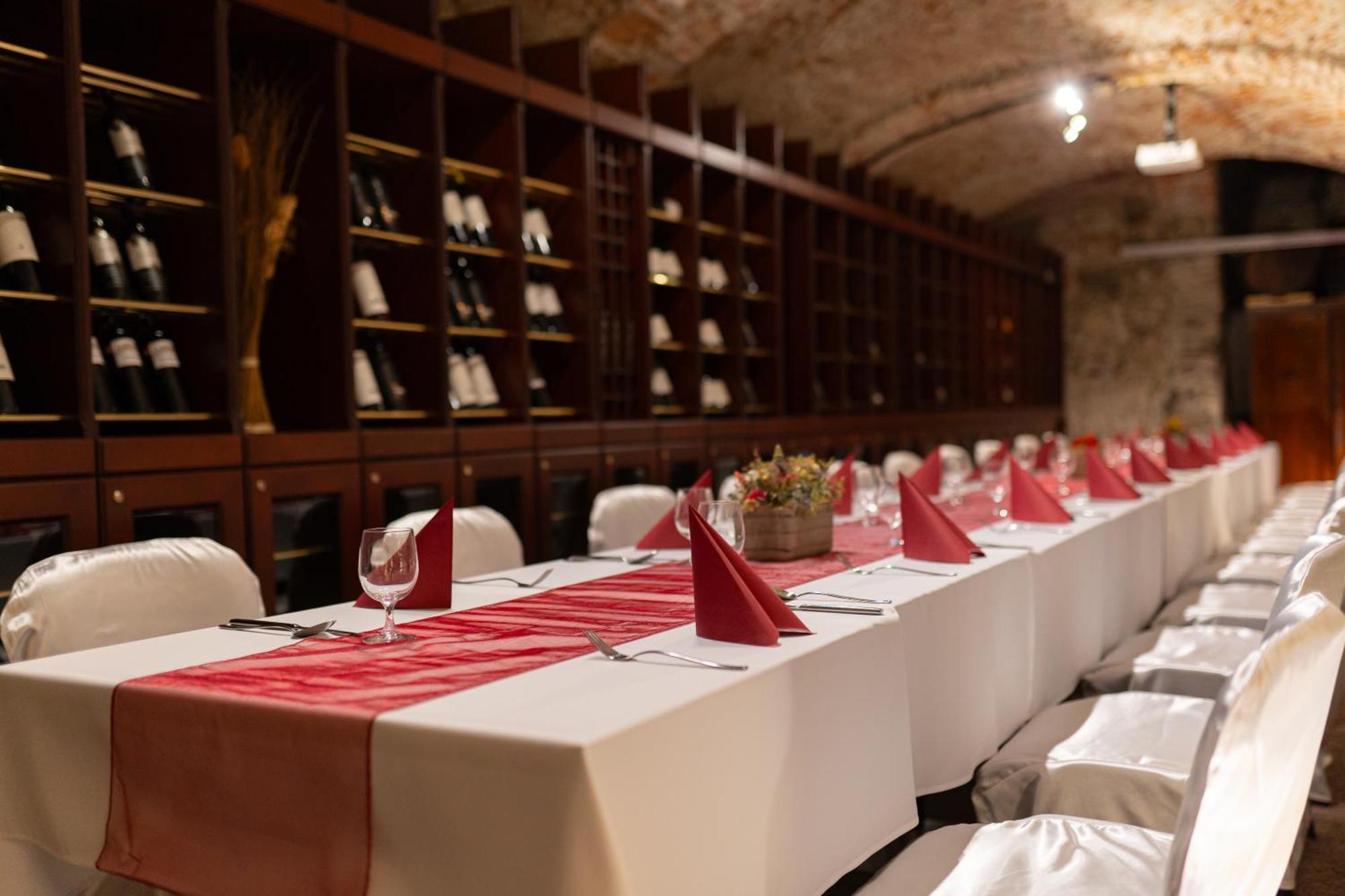 Boutique Hotel Zlaty Dukat Kosice Ngoại thất bức ảnh