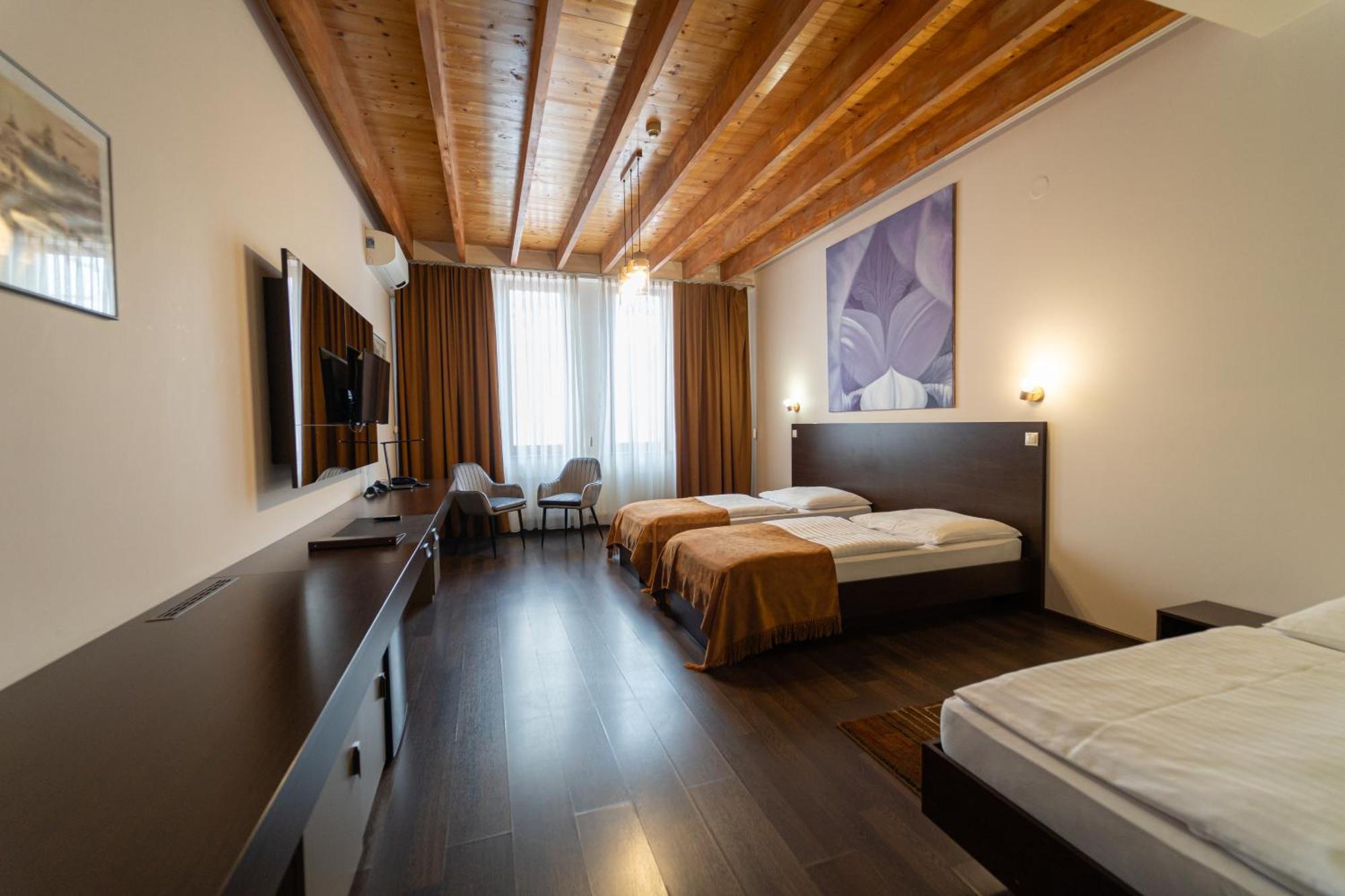 Boutique Hotel Zlaty Dukat Kosice Ngoại thất bức ảnh