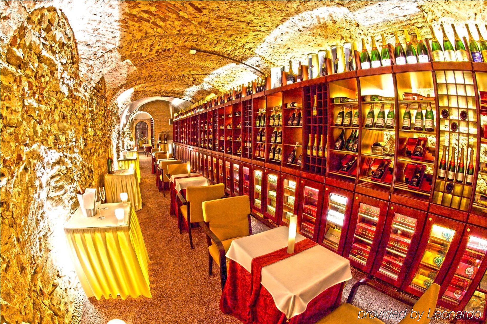 Boutique Hotel Zlaty Dukat Kosice Nhà hàng bức ảnh